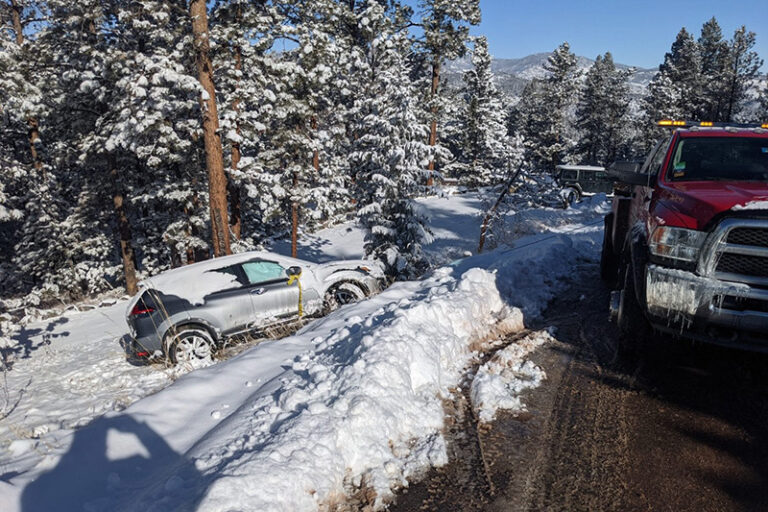 blog-snow-storm-rescue3 BL - Bear Creek Towing How to Handle a Breakdown on a Steep Mountain Pass - Bear Creek Towing